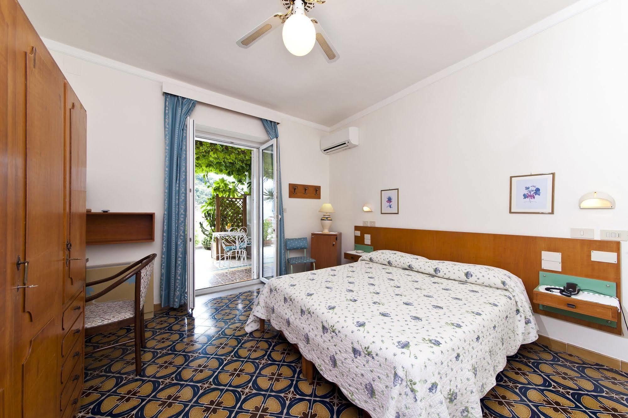 Hotel La Palma Sant'Angelo  Exterior photo