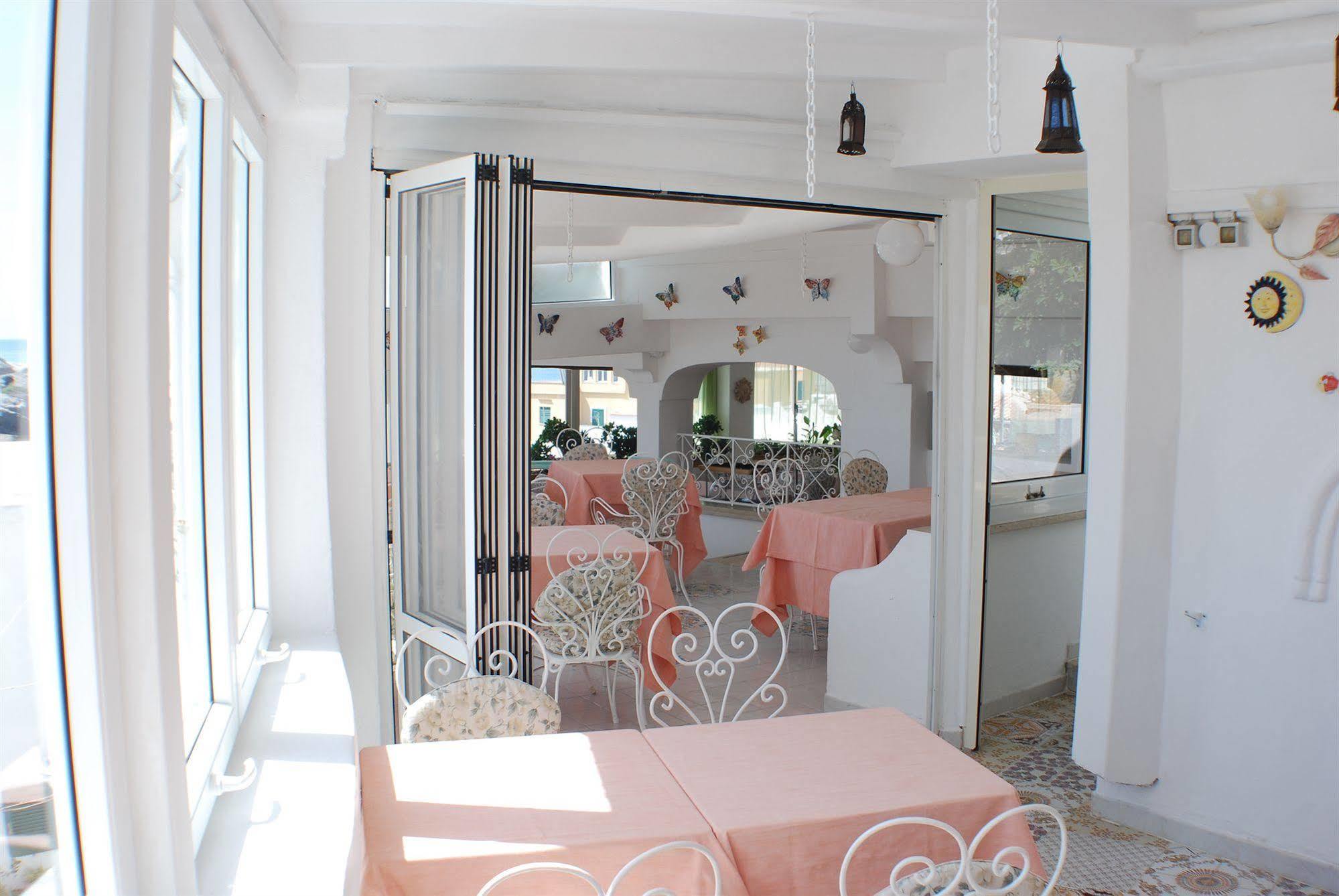 Hotel La Palma Sant'Angelo  Exterior photo